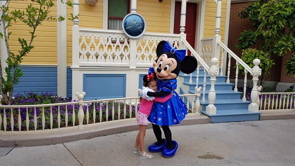 No podía faltar el abrazo a Minnie!!